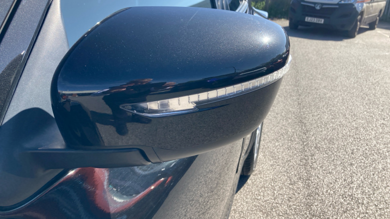 Nissan Juke 1.5 dCi N-Connecta 5dr Diesel Hatchback